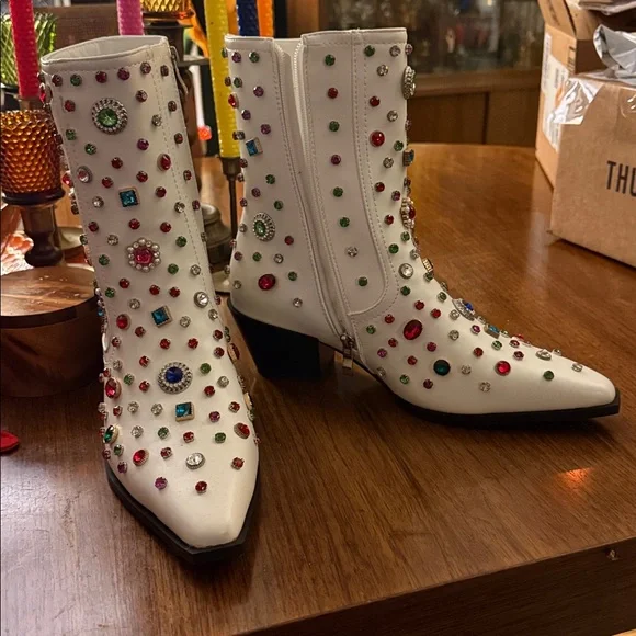 Azalea Wang SPRINKLES-WHITE WESTERN BOOTIE - Picture 2 of 4